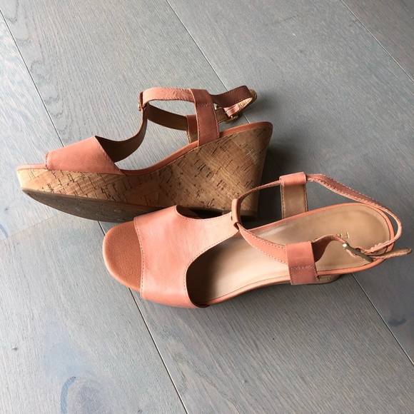 Franco Sarto Peach Wedges - Picture 2 of 4